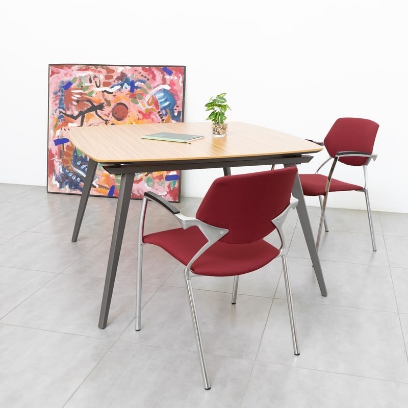 Silla Confidente Tapizada Sara de Oken - Montiel