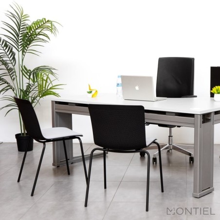 Silla 4 patas sin Brazos Negra Glove de Forma5 - Montiel