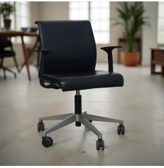 Silla Confidente Piel con Ruedas Think de Steelcase