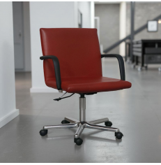 Sillón Giratorio Tapizado en Piel y Brazos Fijos de...