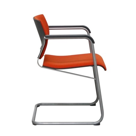 Silla Confidente Base Patín y Reposabrazos de Wilkhahn