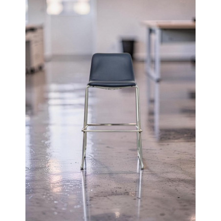 Taburete Apilable Alto con Respaldo Viv de NaugthOne