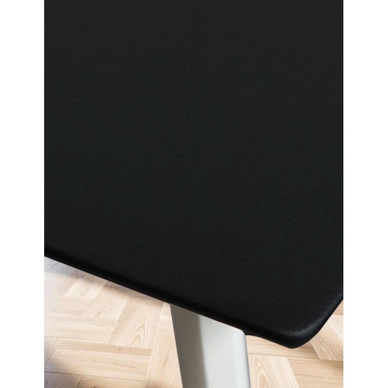 Mesa Recta con Patas Blancas y Tablero Negro de Arper - Montiel