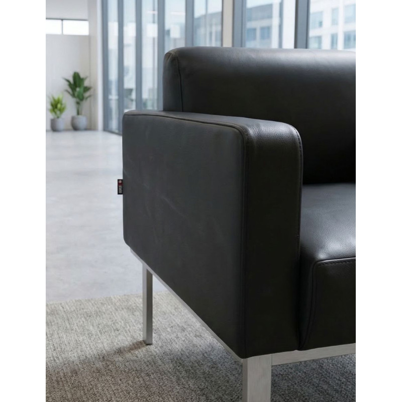 Sillón de Recepción Negro Tapizado en Piel de Kron - Montiel