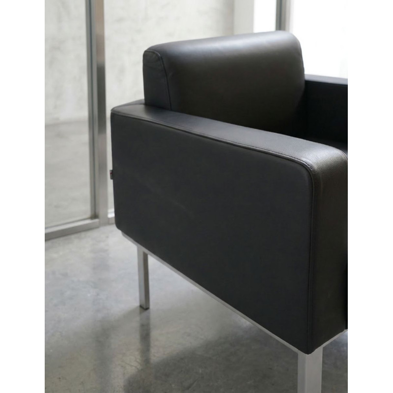 Sillón de Recepción Negro Tapizado en Piel de Kron - Montiel