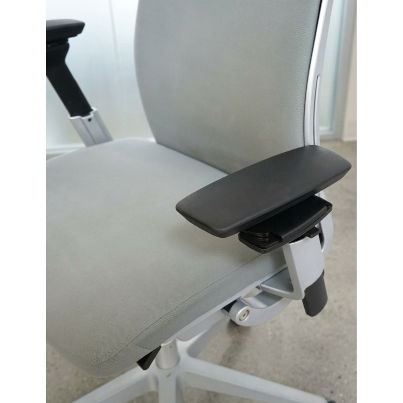 Silla Ergonómica Brazos 4D Think V2 de Steelcase - Montiel