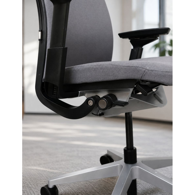 Silla Ergonómica Brazos 4D Think V2 de Steelcase - Montiel