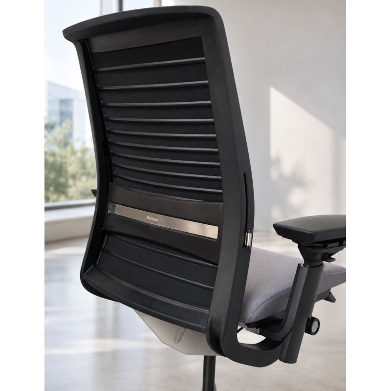Silla Ergonómica Brazos 4D Think V2 de Steelcase - Montiel