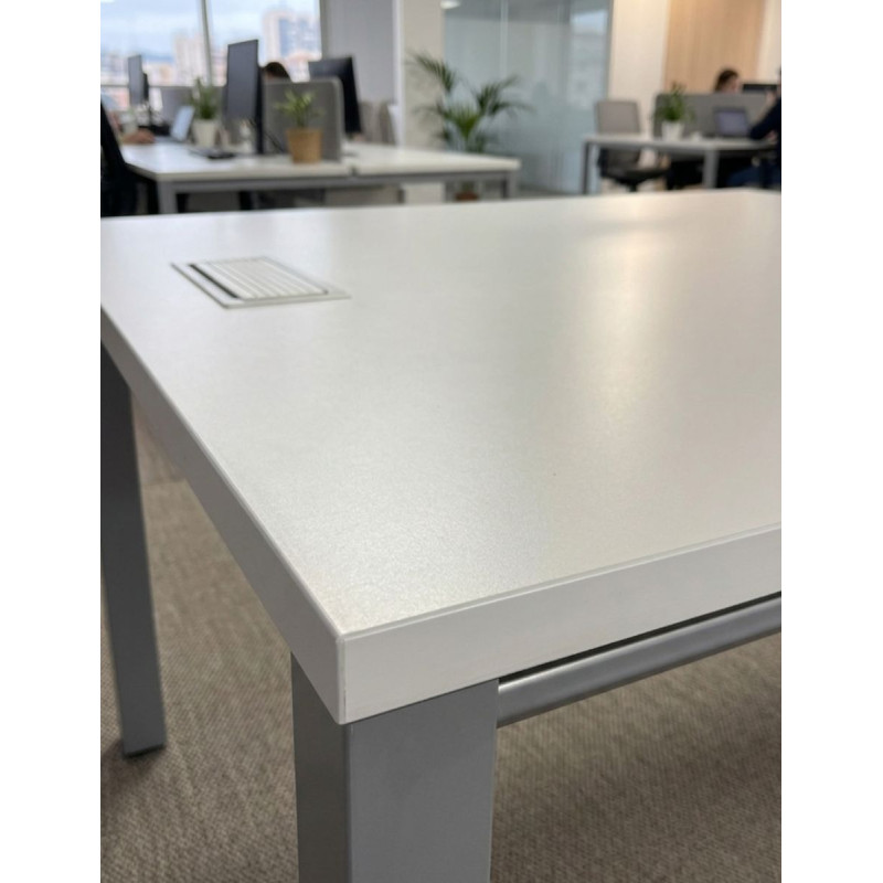 Mesa Cuadrada Blanca Vital de Actiu - Montiel
