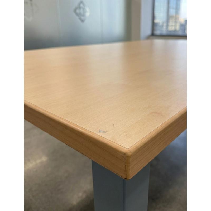 Mesa Dirección MM1912 con Faldón Metálico 160x90 cm. de Montiel