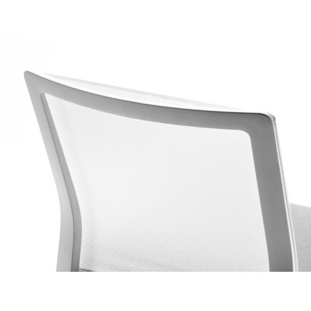 Detalle respaldo silla visitantes Plural de Forma 5