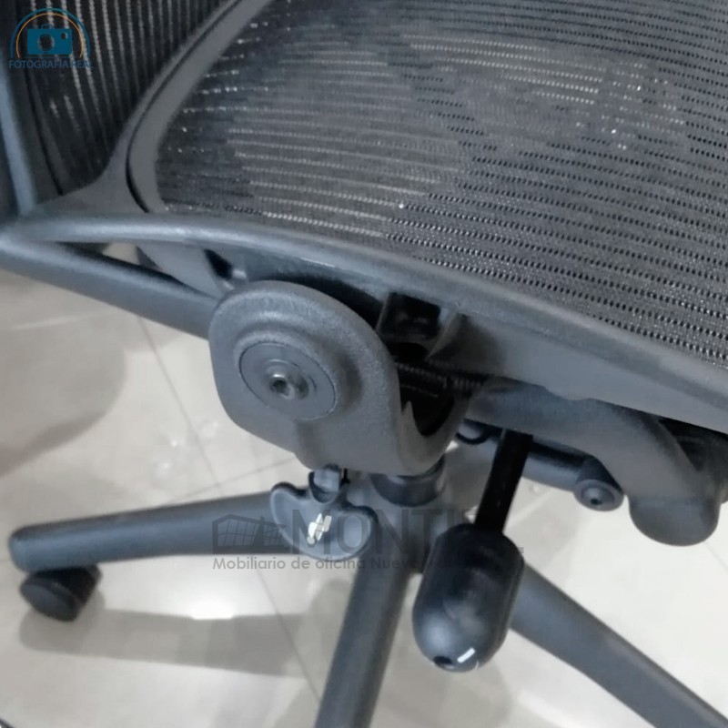 Silla Ergonómica Aeron de Herman Miller - Talla B - Muebles Montiel
