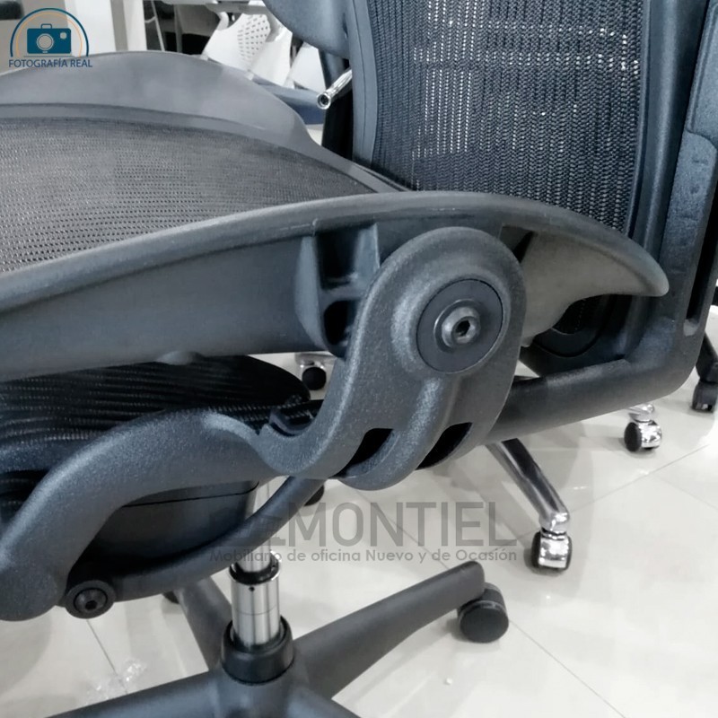 Silla Ergonómica Aeron de Herman Miller - Talla B - Muebles Montiel