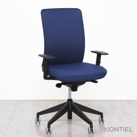 Silla Ergonómica Louise Tapizada de Kunna - Oficinas Montiel