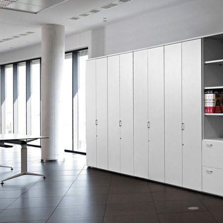 ▷ Armario con Puertas Abatibles de Actiu | Oficinas Montiel