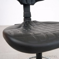 Taburete de oficina ergonómico con curva omega fabricado en poliamida y PVC  con acabado negro Robledo