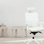 sillas blancas oficina miniatura