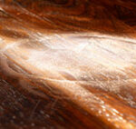 Cómo quitar manchas blancas de madera barnizada