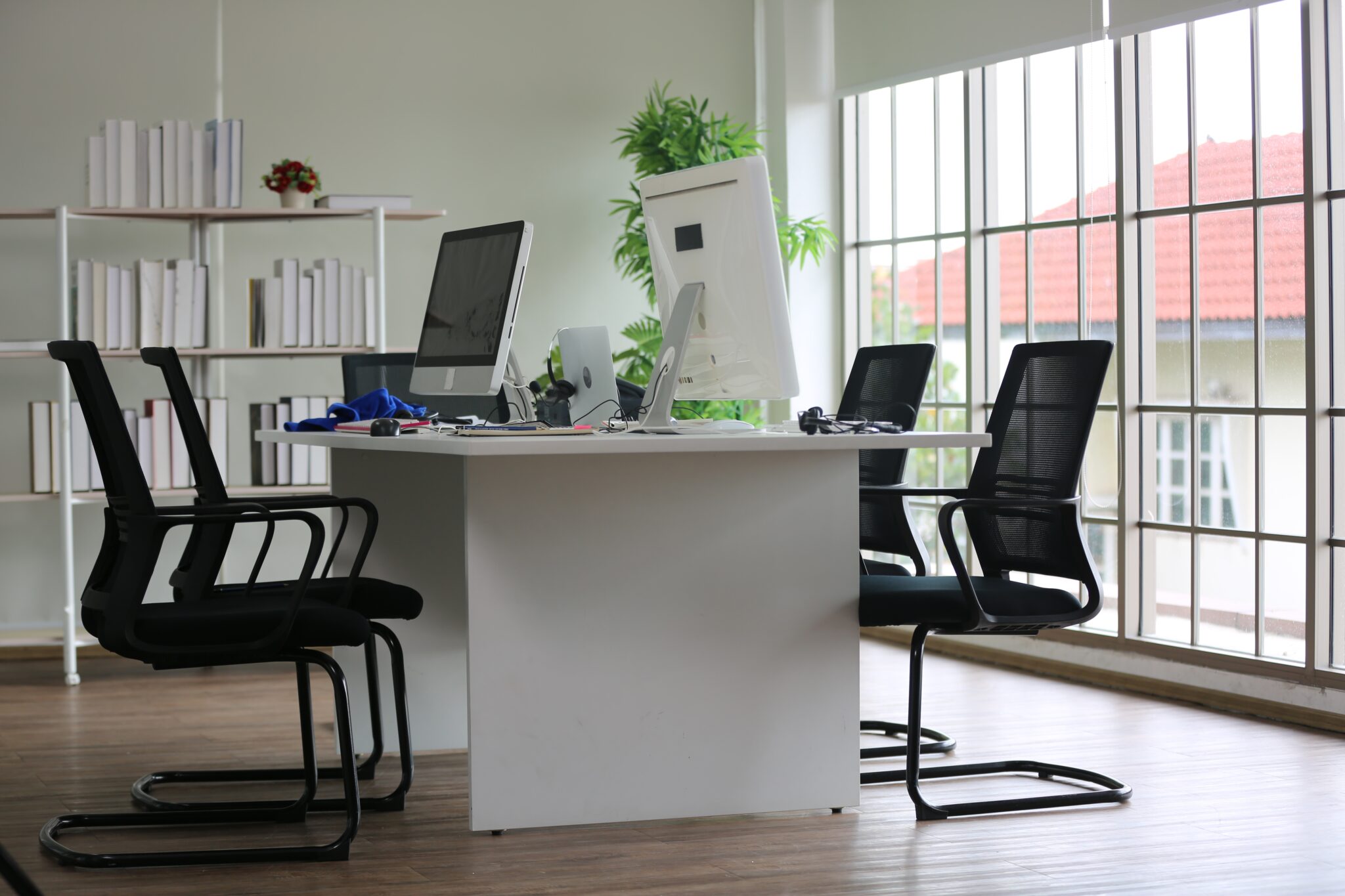 Cómo diseñar oficinas con iluminación circadiana para mejorar la productividad