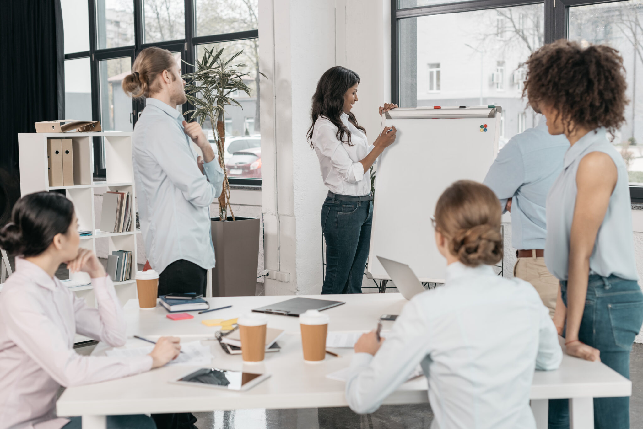 Talleres de desarrollo personal en oficinas: fortalece el equipo y mejora la motivación