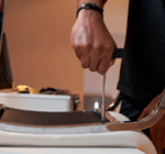 Cómo arreglar una silla de oficina que chirría y hace ruido