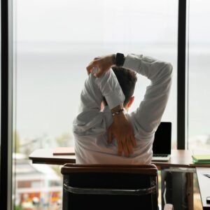 estiramientos y pausas recomendadas para evitar fatiga postural durante la jornada