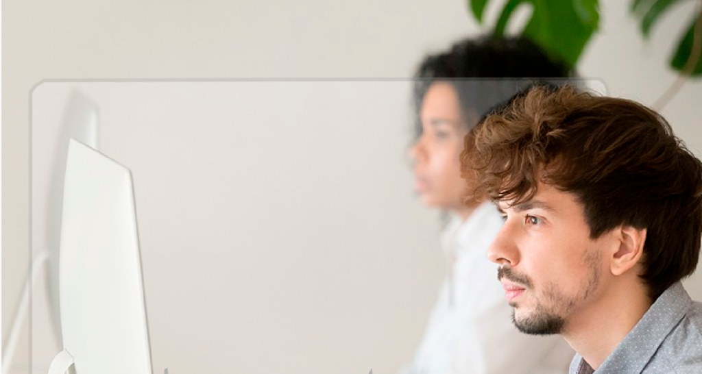 Mampara lateral transparente de metacrilato para oficina