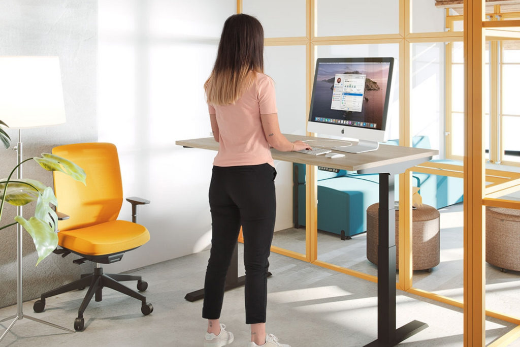 Escritorios de trabajo Teletrabajo en casa y de pie