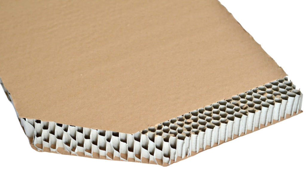 limpiar un escritorio relleno de cartón panal de abeja