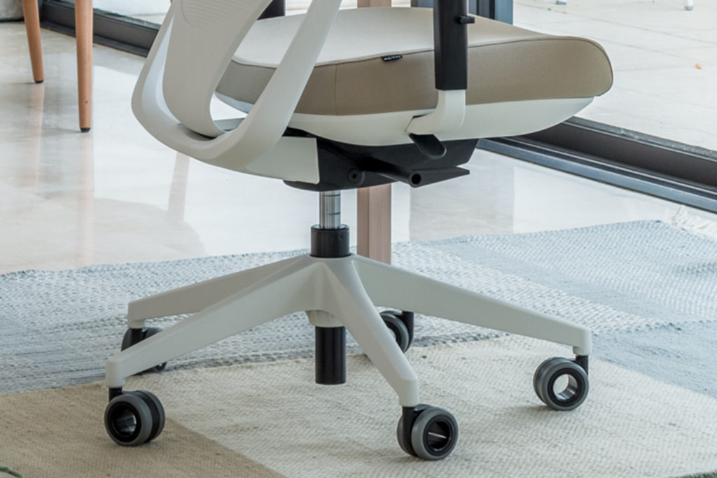 Que hacer si tu silla de escritorio y oficina se baja sola