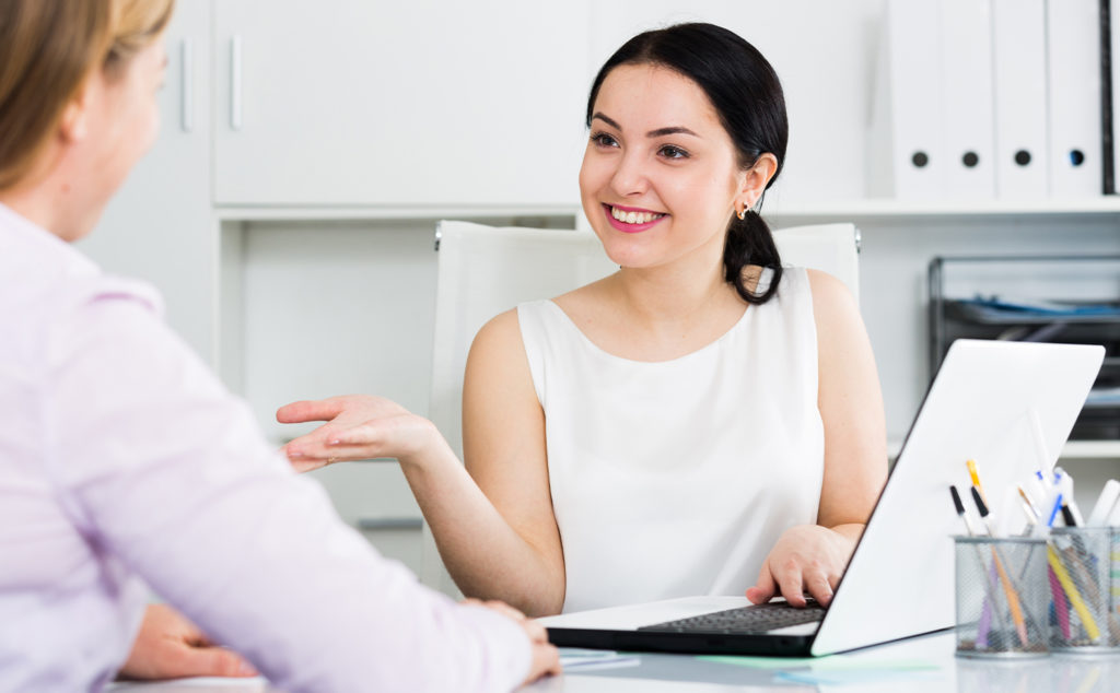 Las mejores mesas de oficina para atender al público