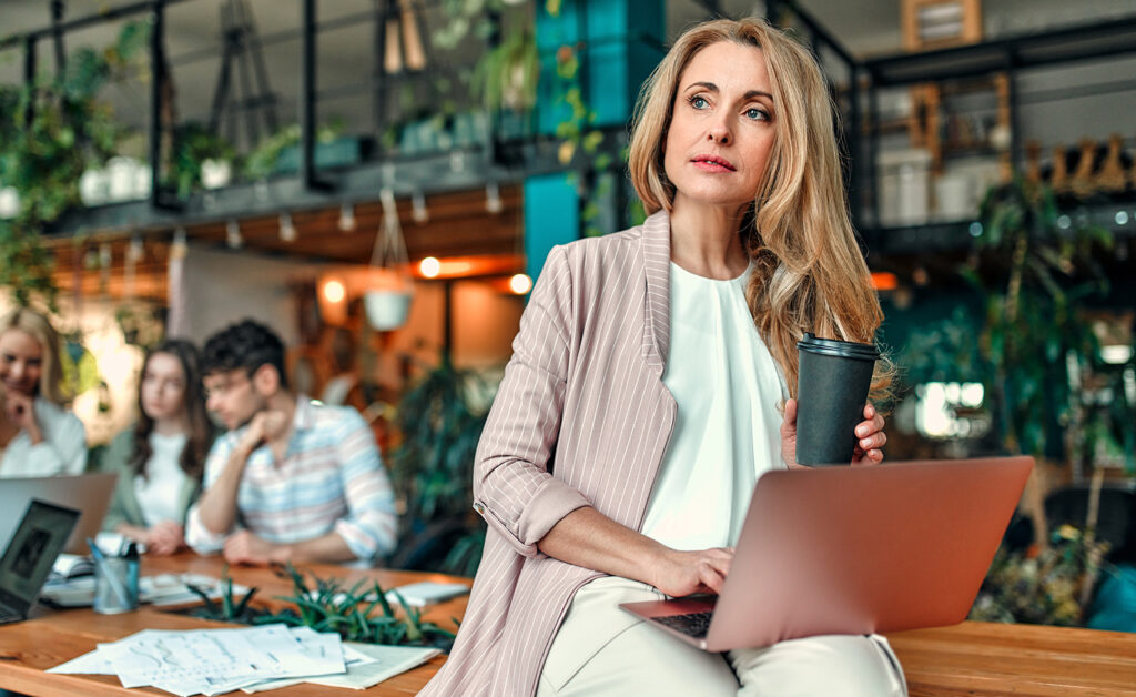 El mejor diseño biofilico para oficinas y sus beneficios