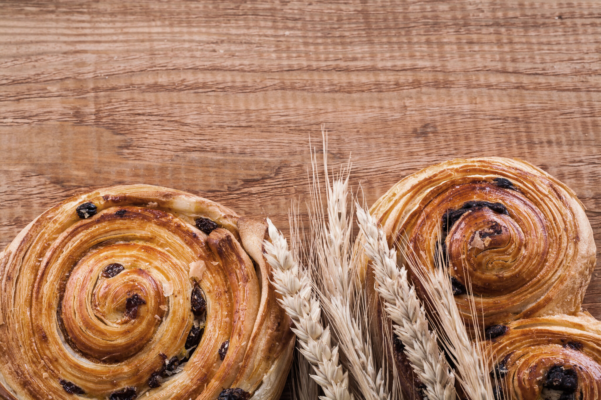 Tendencia 2023: Decora tu oficina de color madera roble