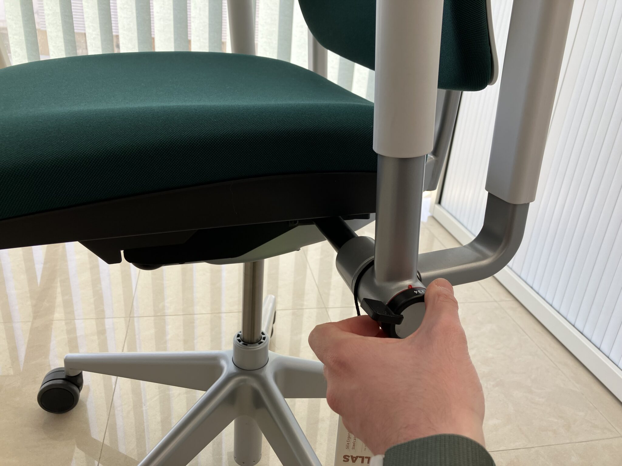 partes silla de oficina y para que sirven las palancas