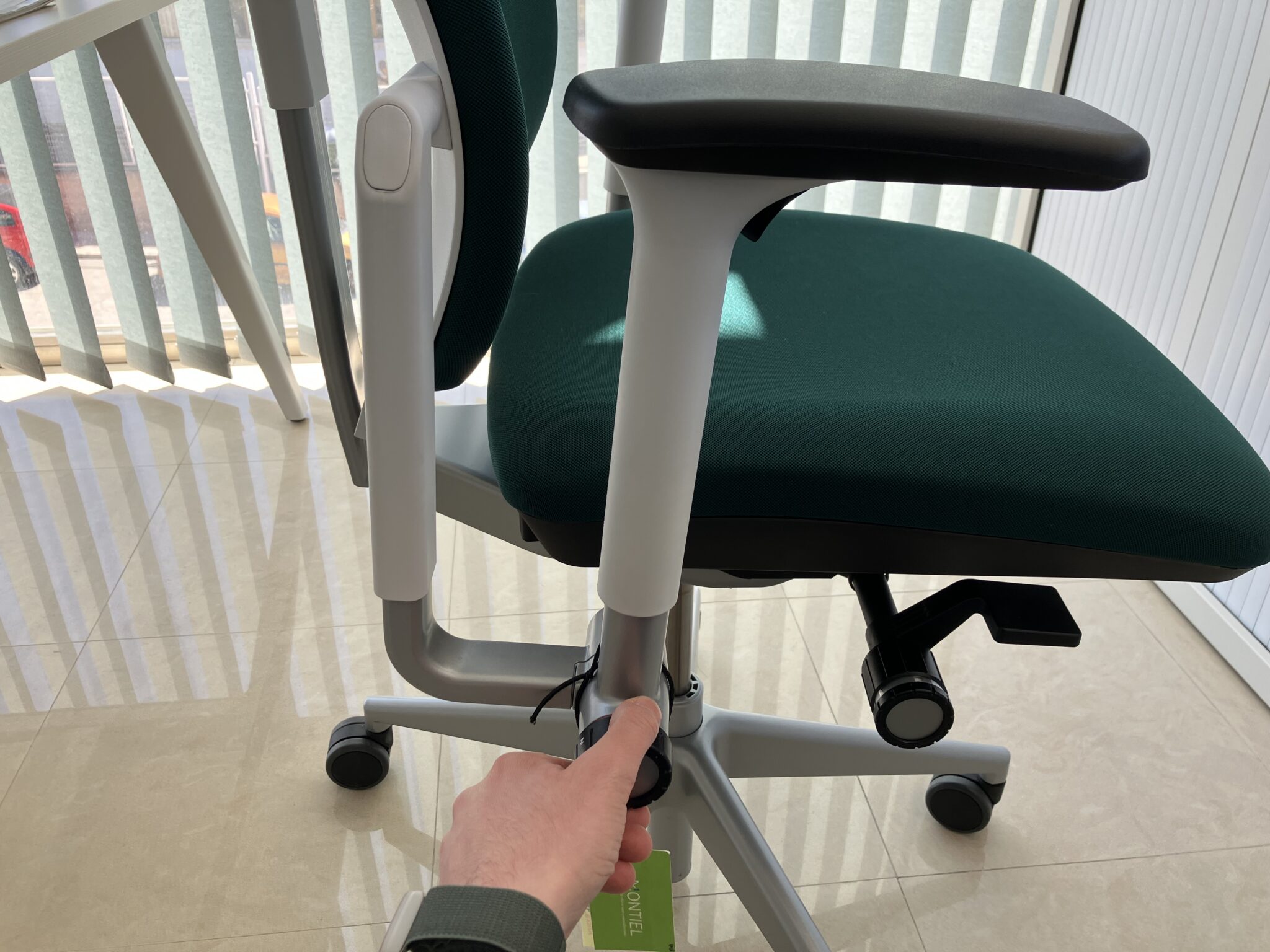 partes silla de oficina y para que sirven las palancas