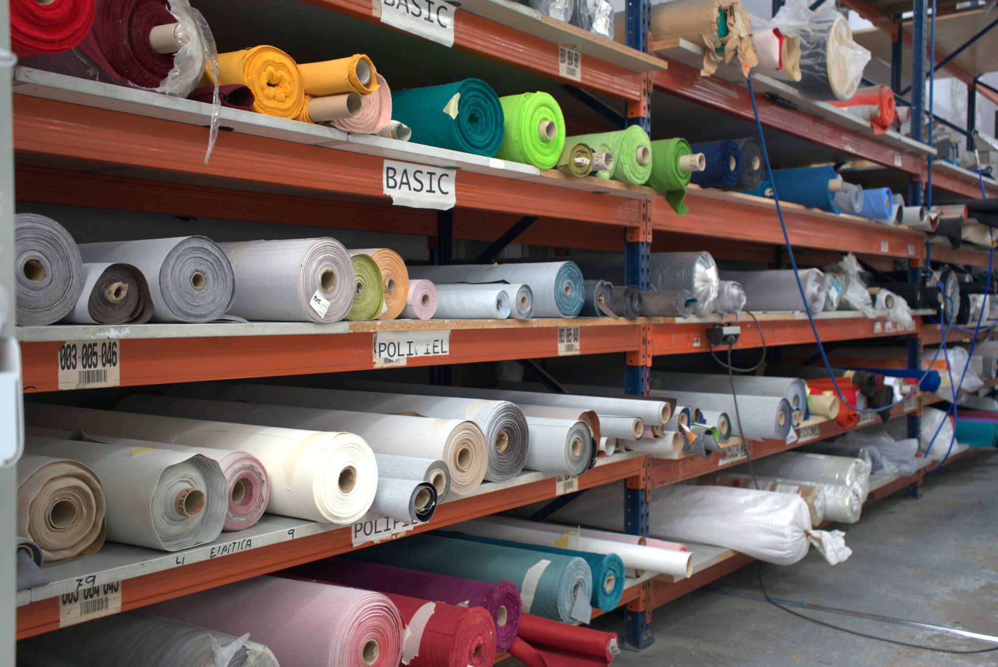 Montiel muestra los beneficios ambientales del reacondicionado de muebles de oficina