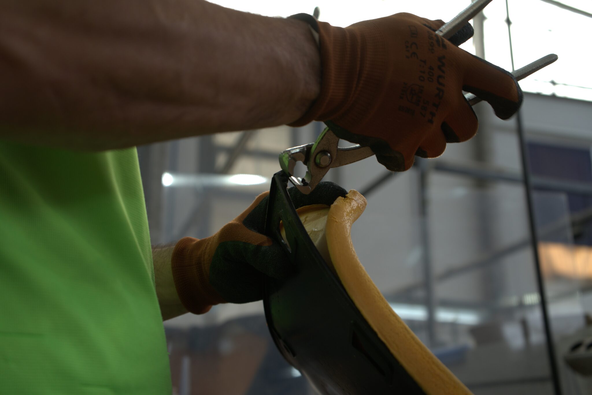 Montiel muestra los beneficios ambientales del reacondicionado de muebles de oficina