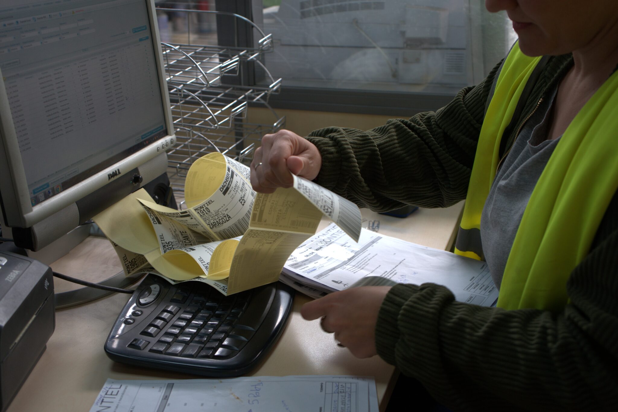 Montiel muestra los beneficios ambientales del reacondicionado de muebles de oficina