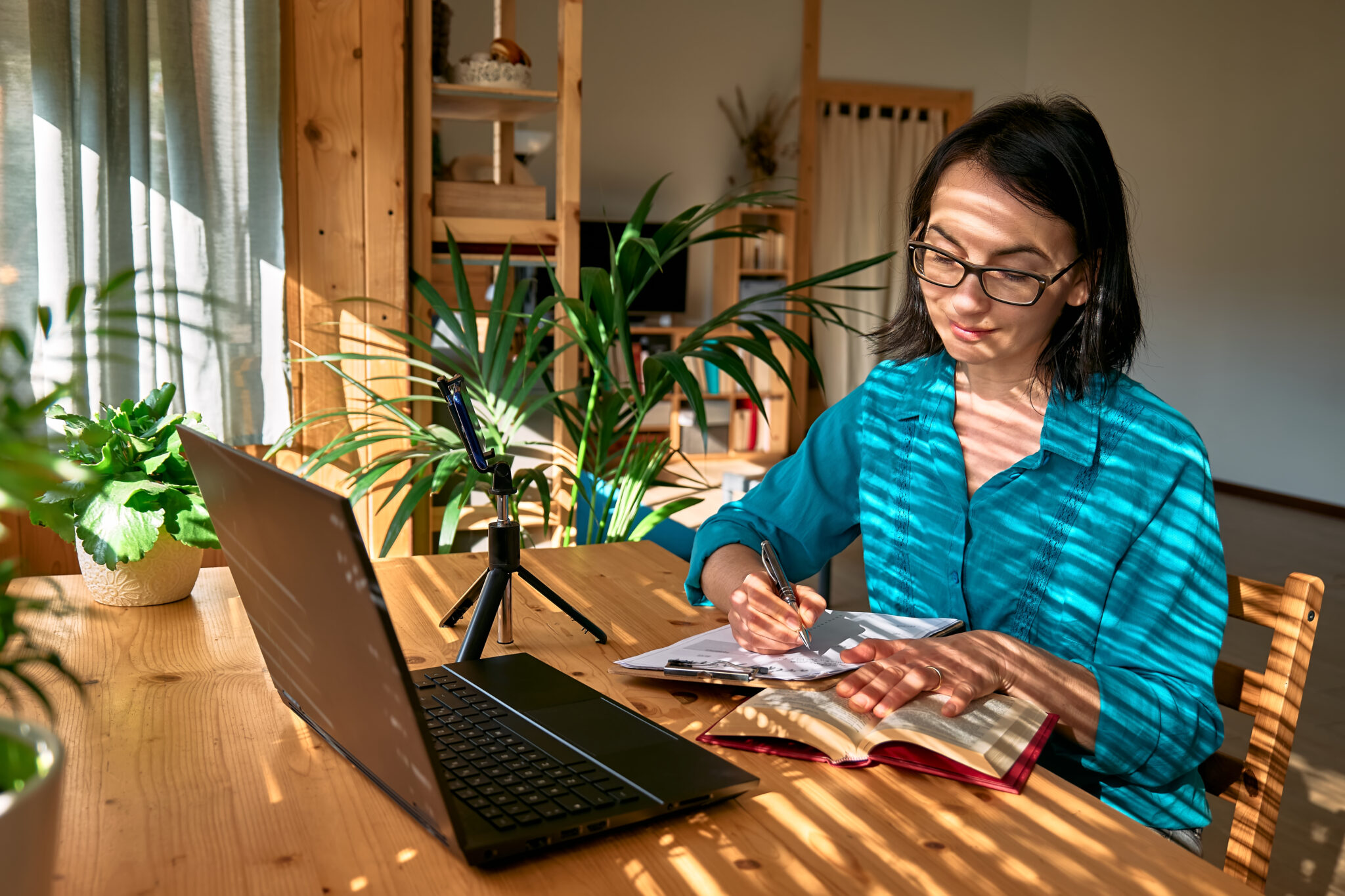 Creando la oficina ideal en casa para impulsar la productividad: 4 ideas rápidas