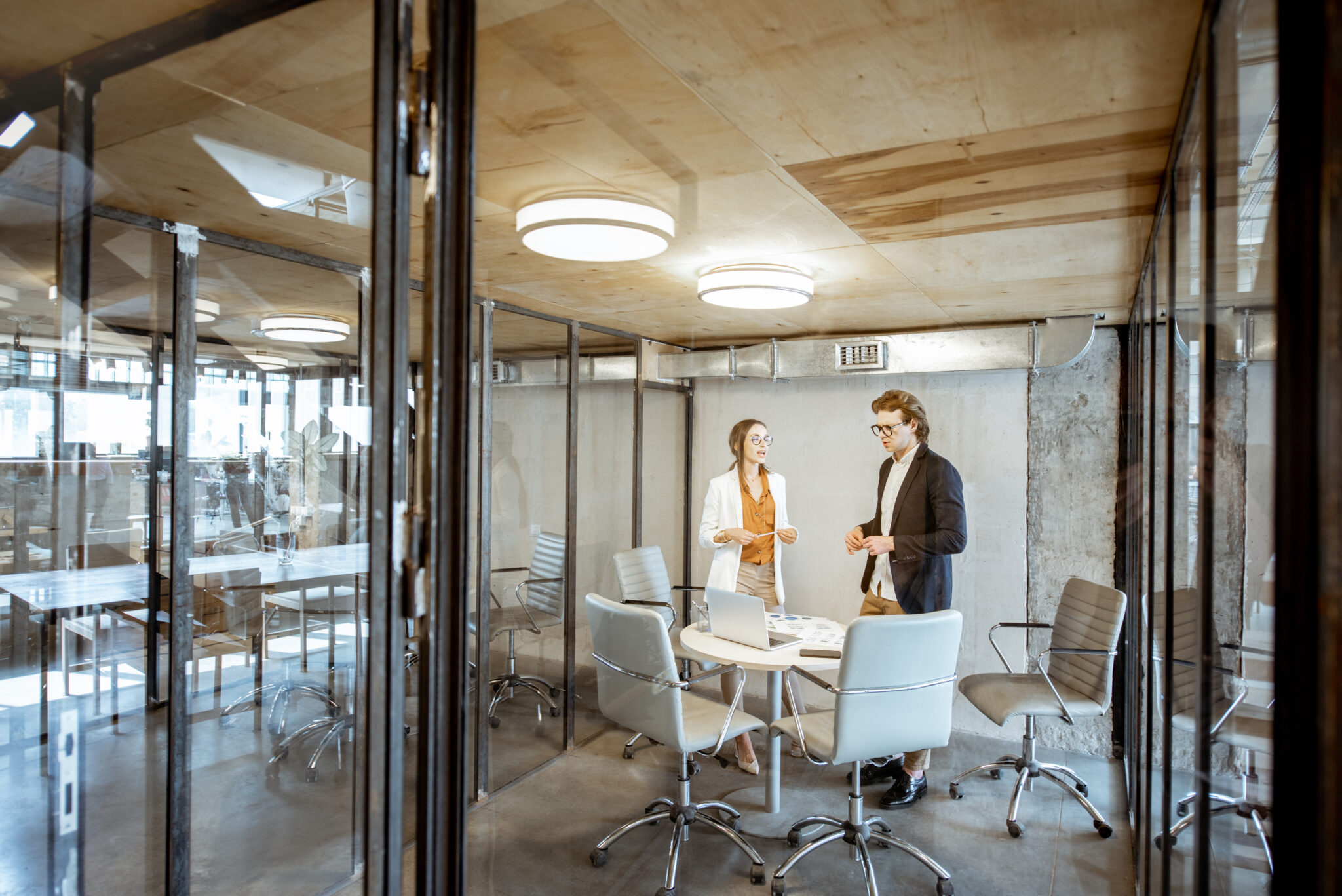 Cómo la distribución de la oficina influye en el comportamiento de los empleados