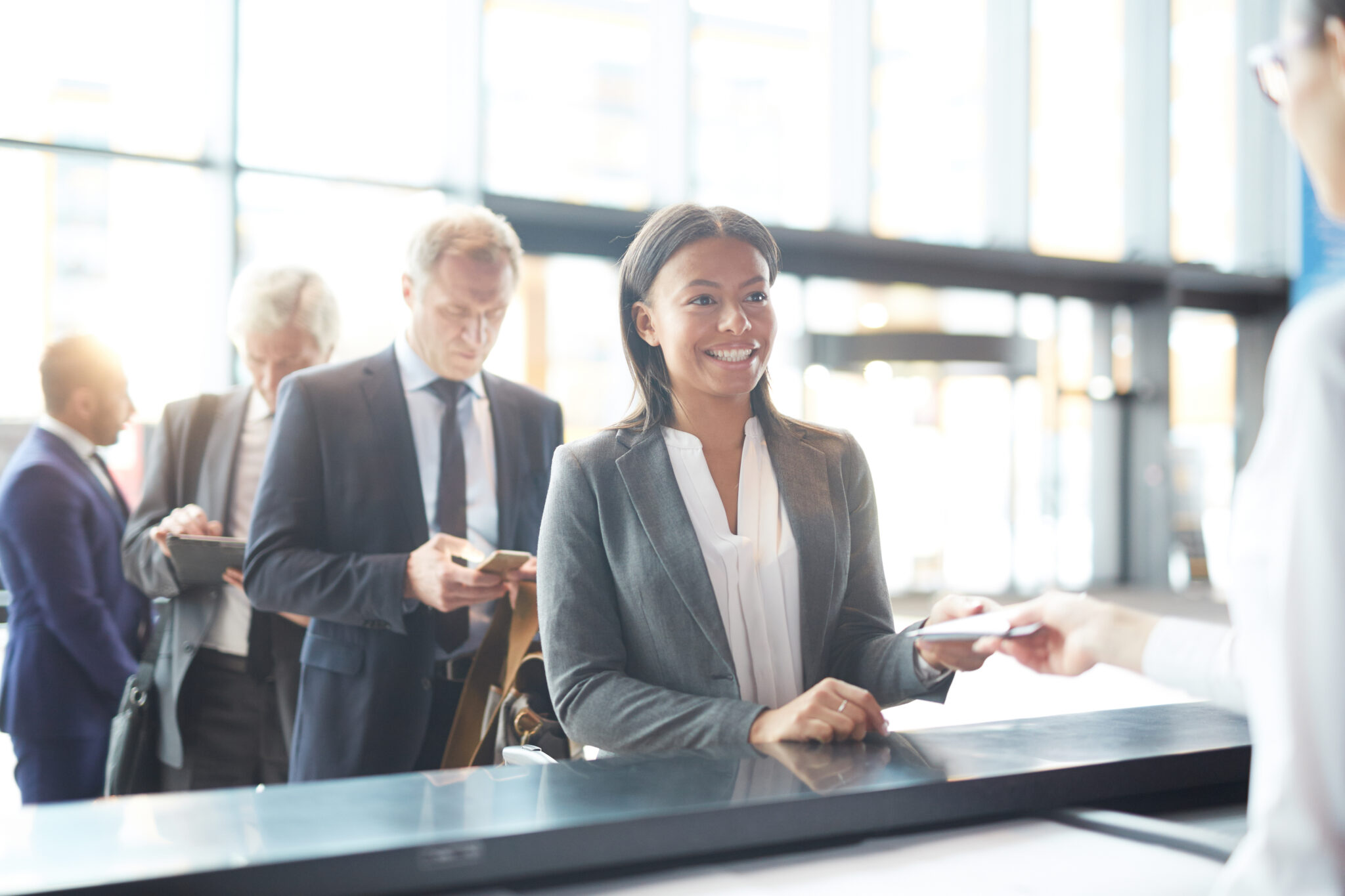 Diseño de Área de Recepción: Cómo Reflejar Positivamente la Marca de tu Empresa