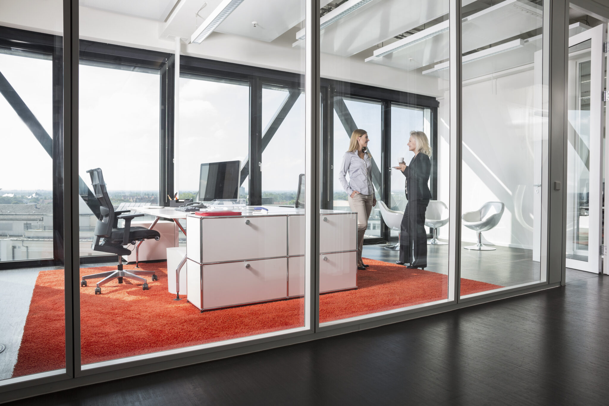 Cómo reducir los costes operativos de la empresa ahorrando en mobiliario de oficina