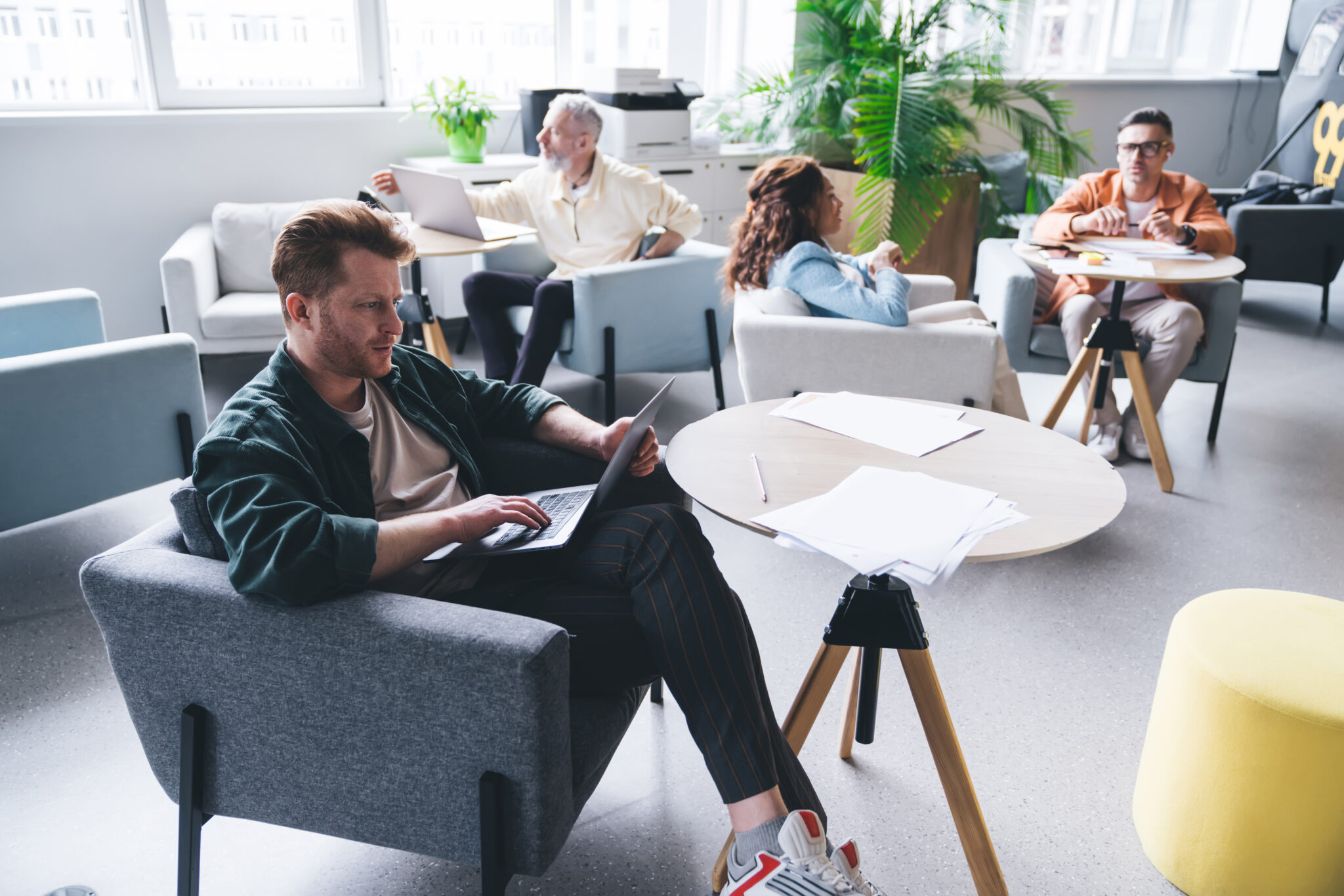 Cómo reducir los costes operativos de la empresa ahorrando en mobiliario de oficina