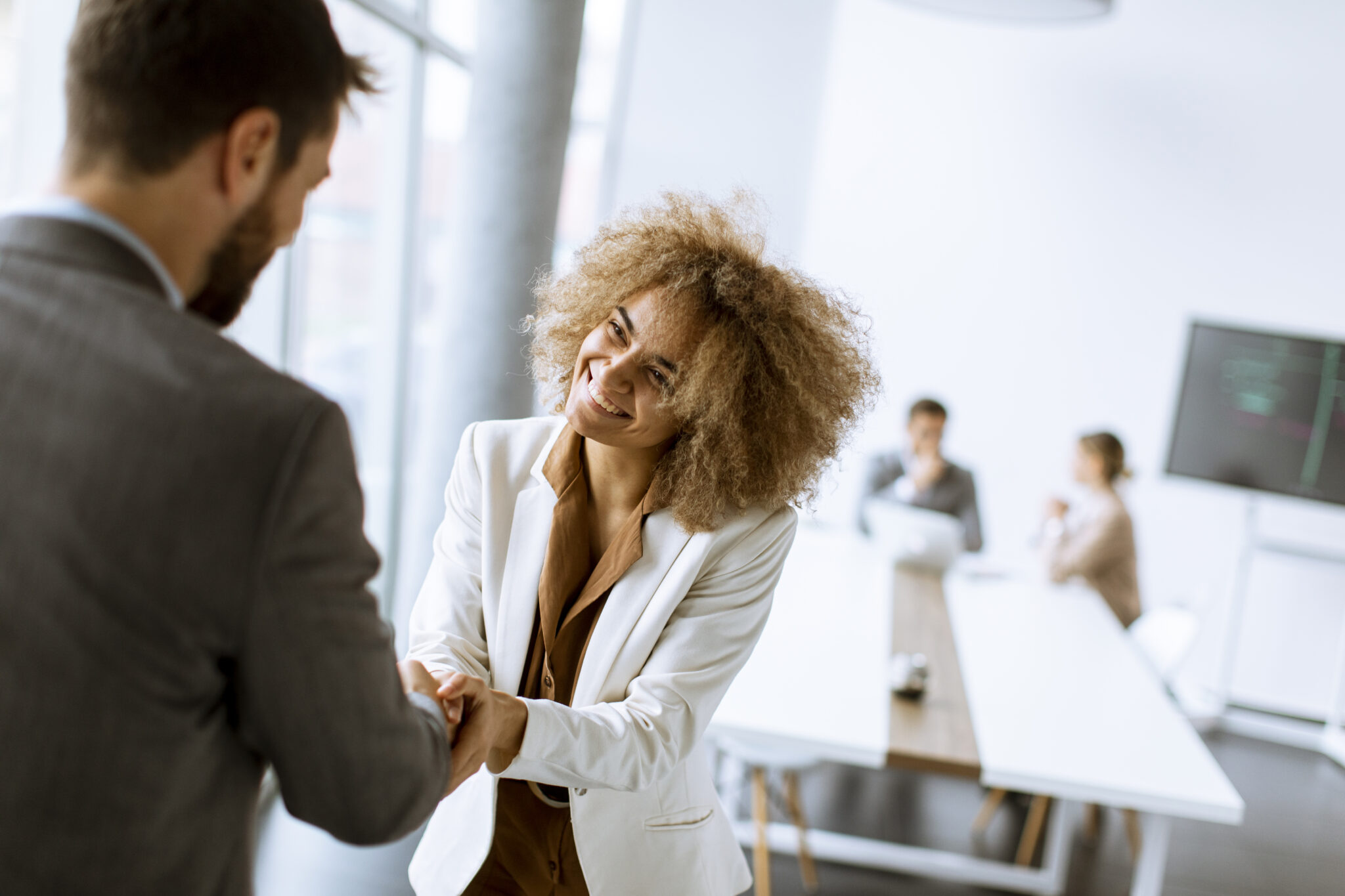 RELACIÓN ENTRE EL DISEÑO DE LA OFICINA Y EL ESTRÉS DE LOS EMPLEADOS