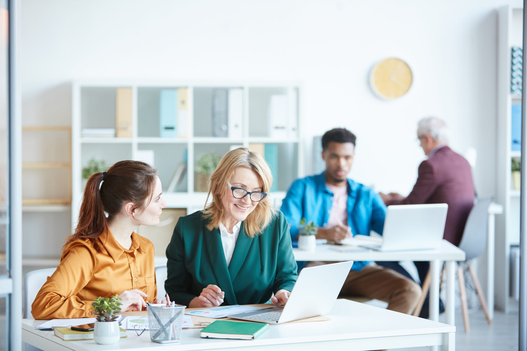 RELACIÓN ENTRE EL DISEÑO DE LA OFICINA Y EL ESTRÉS DE LOS EMPLEADOS
