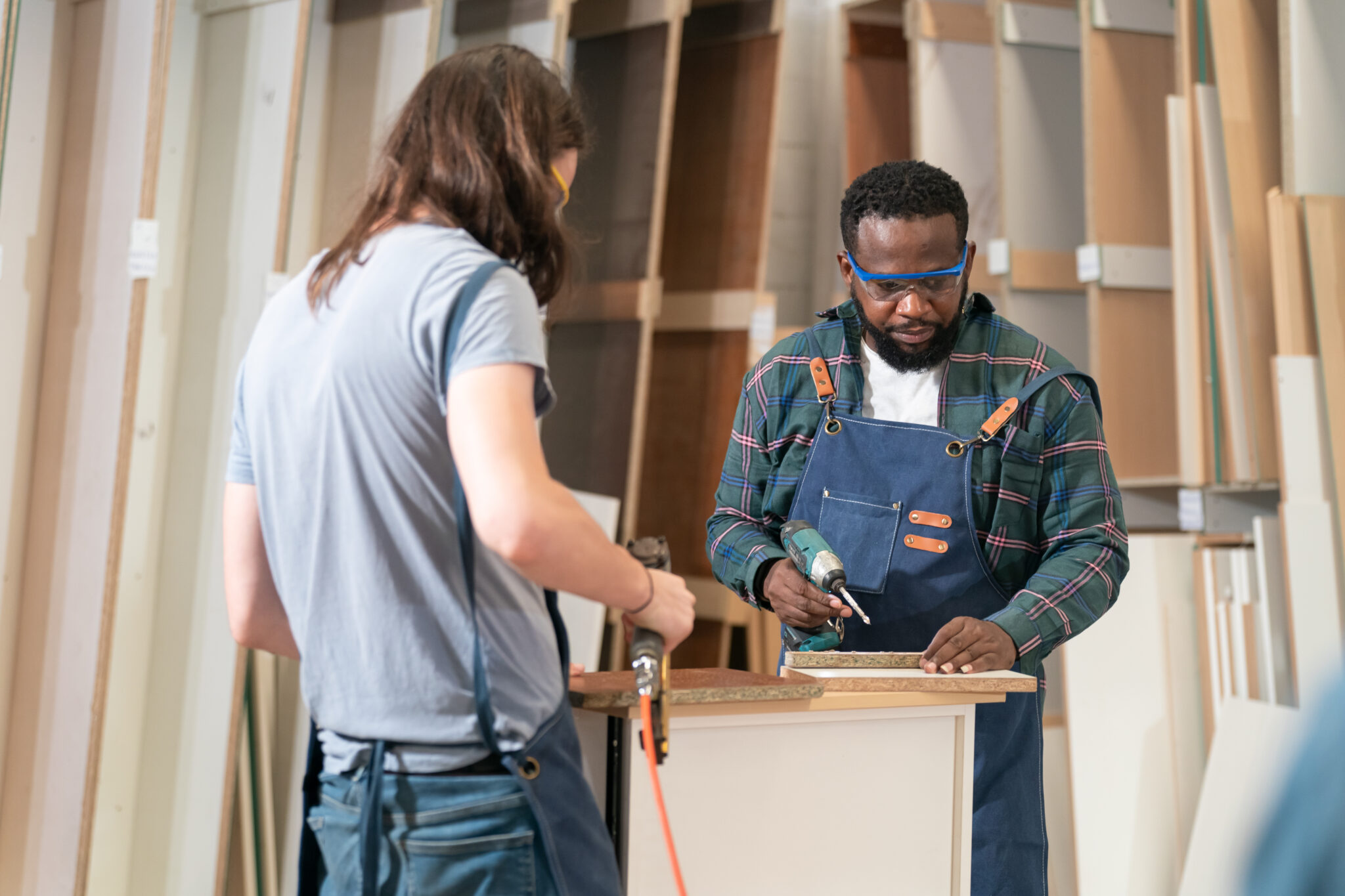 ¿Vale la pena la inversión en muebles hechos a medida para espacios de oficina?