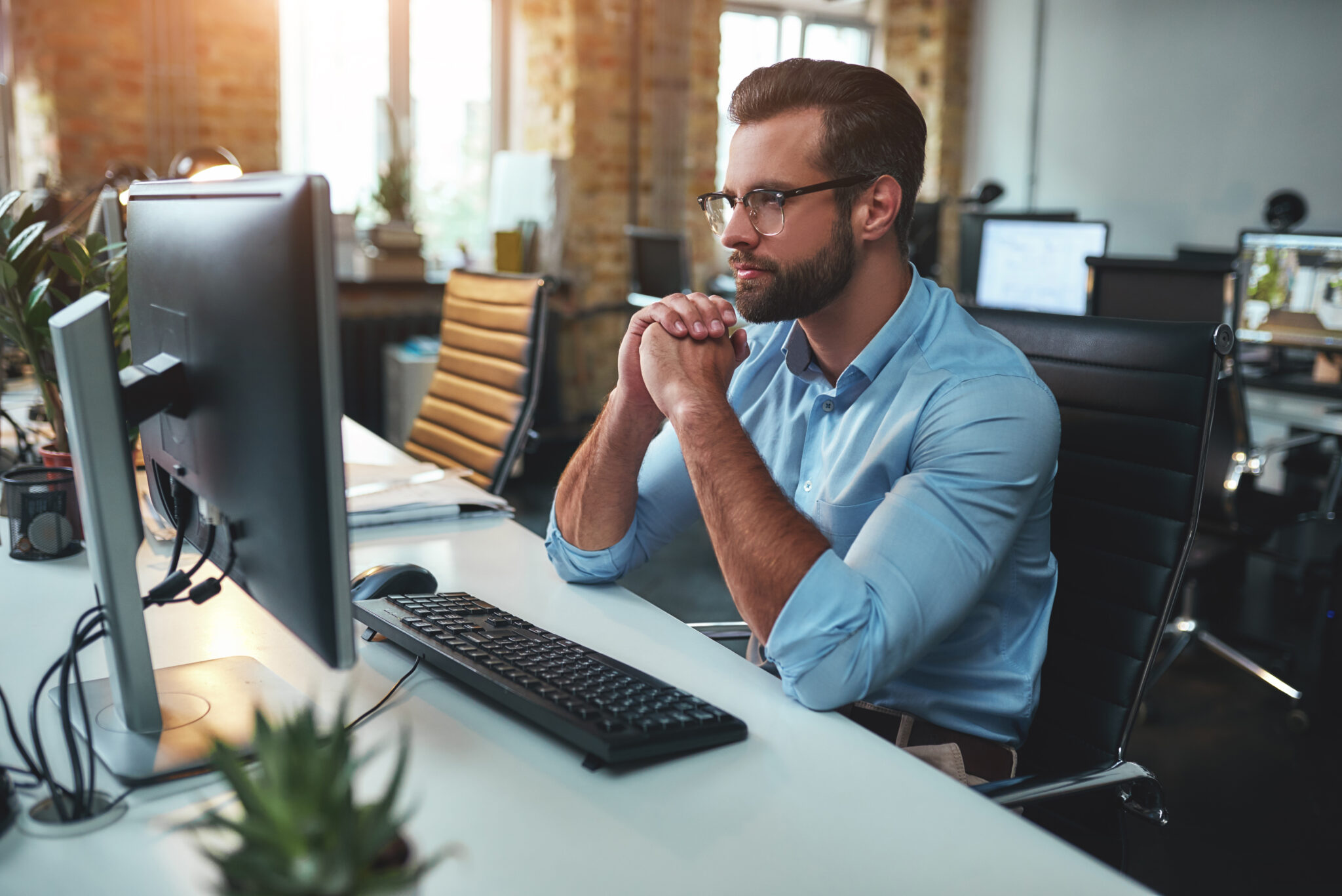 RELACIÓN ENTRE EL DISEÑO DE LA OFICINA Y EL ESTRÉS DE LOS EMPLEADOS