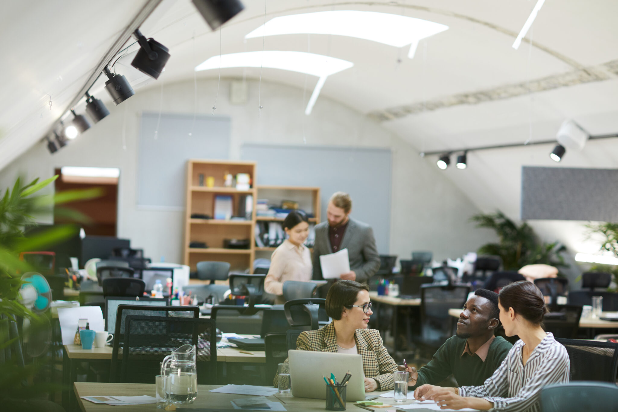 La importancia de una buena iluminación en la oficina