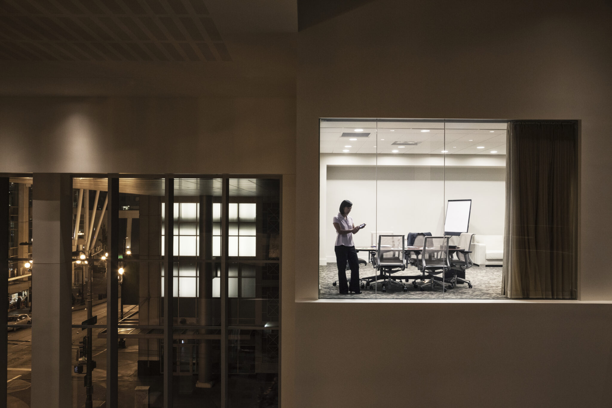 La importancia de una buena iluminación en la oficina