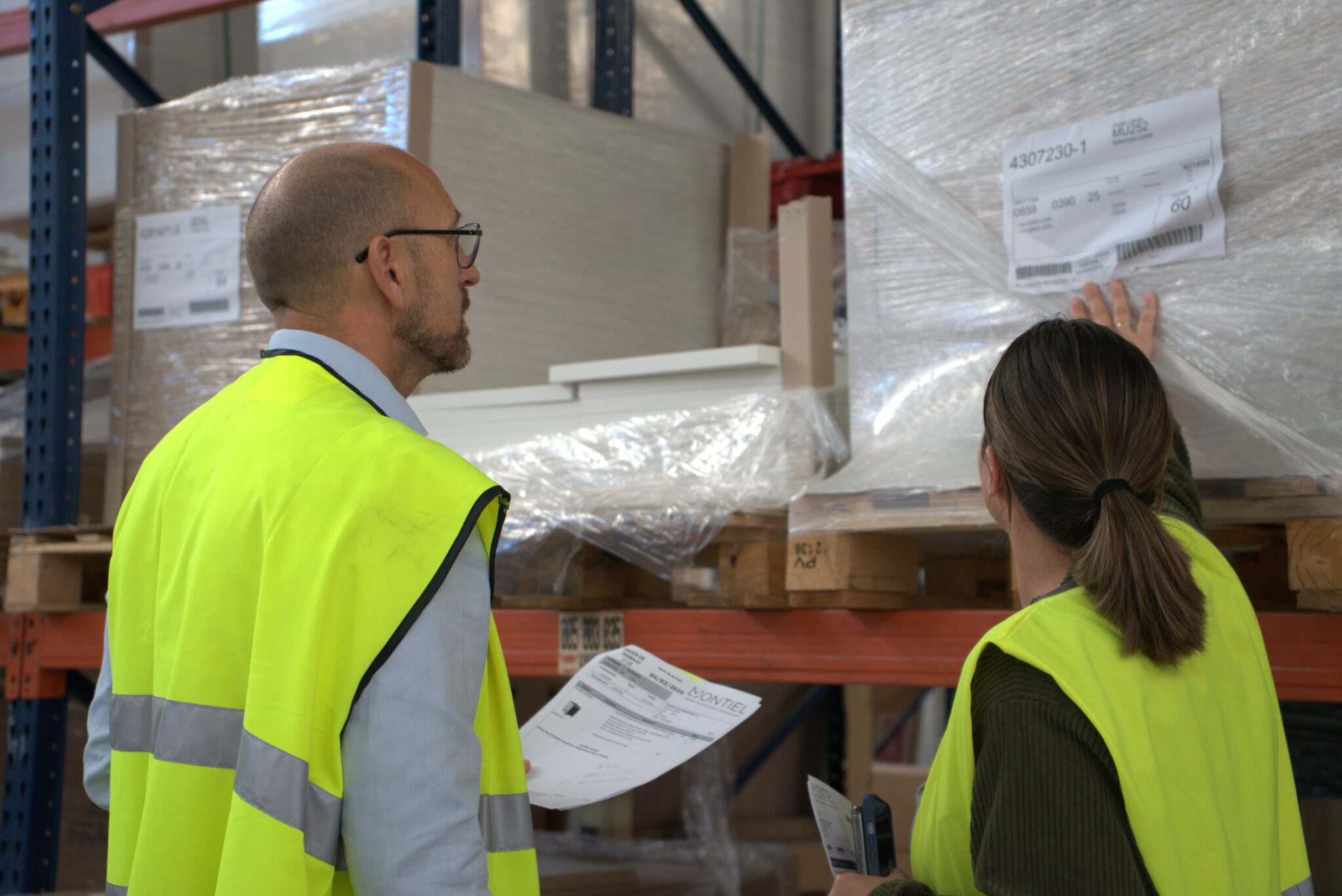 ¡La Marca Reoffice de Muebles Montiel Aparece en "El País"!